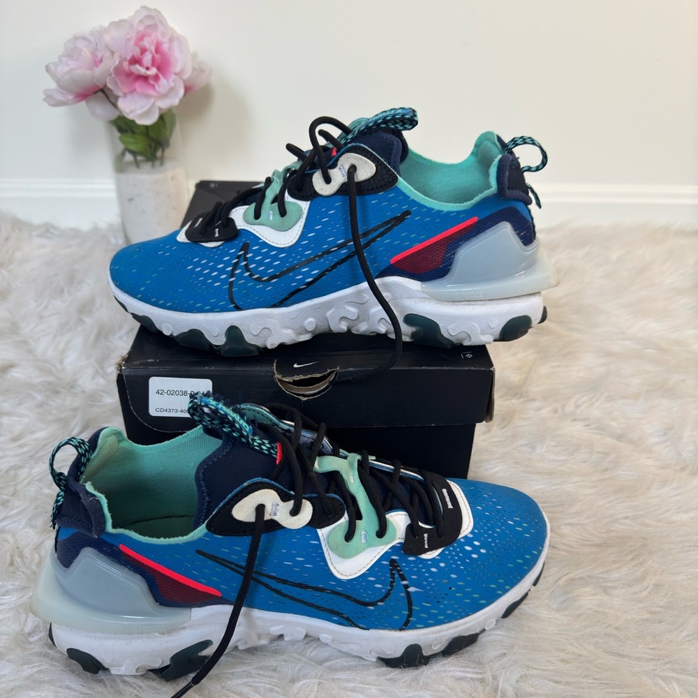 NIKE React Vision Sneaker. Size: 11Mens. Great condition. Comes with box.
